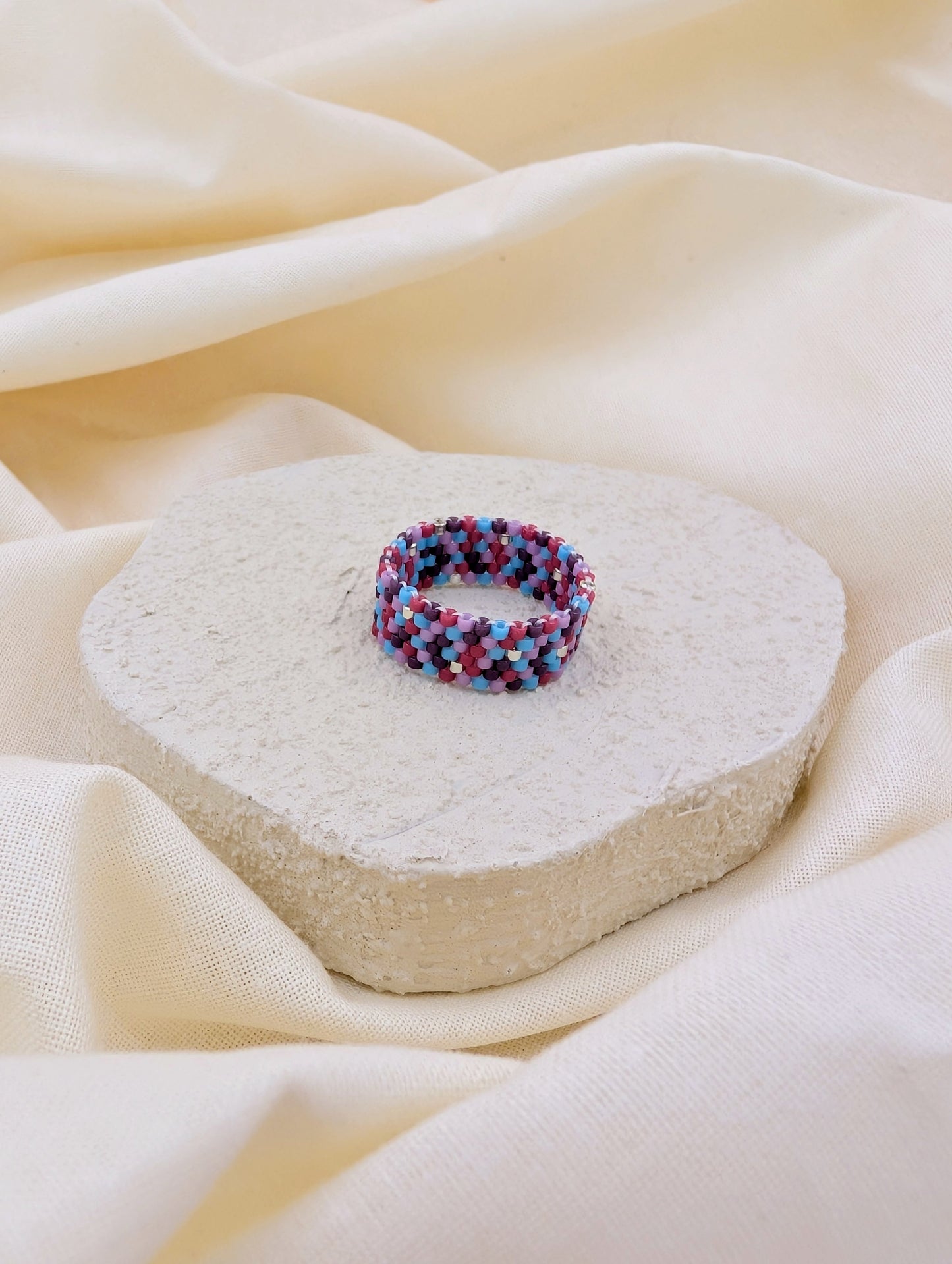Bague artisanale Silae, en perles Miyuki