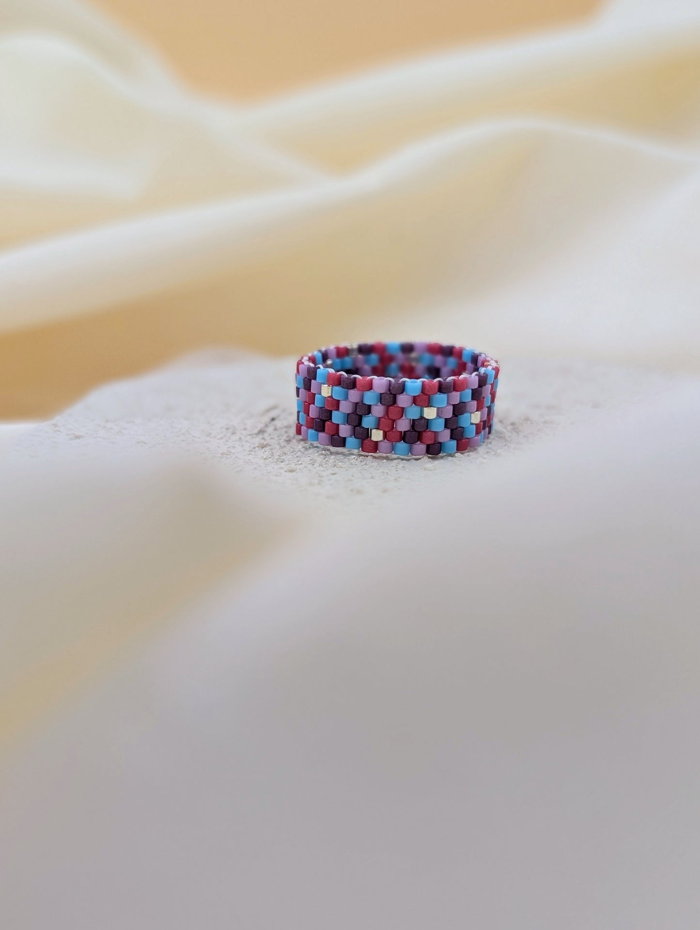 Bague artisanale Silae, en perles Miyuki
