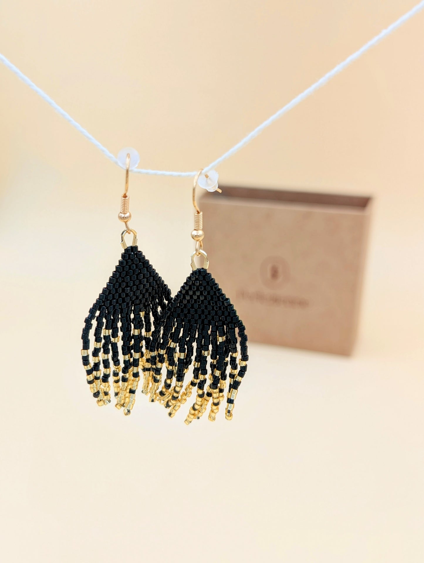 Boucles d'oreilles artisanales Aurora, à franges, tissées en perles Miyuki