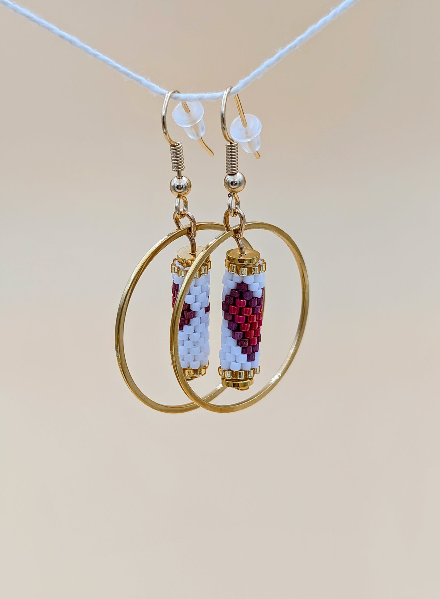 Boucles d’oreilles artisanales pendantes Cupidon, tissées en perles Miyuki