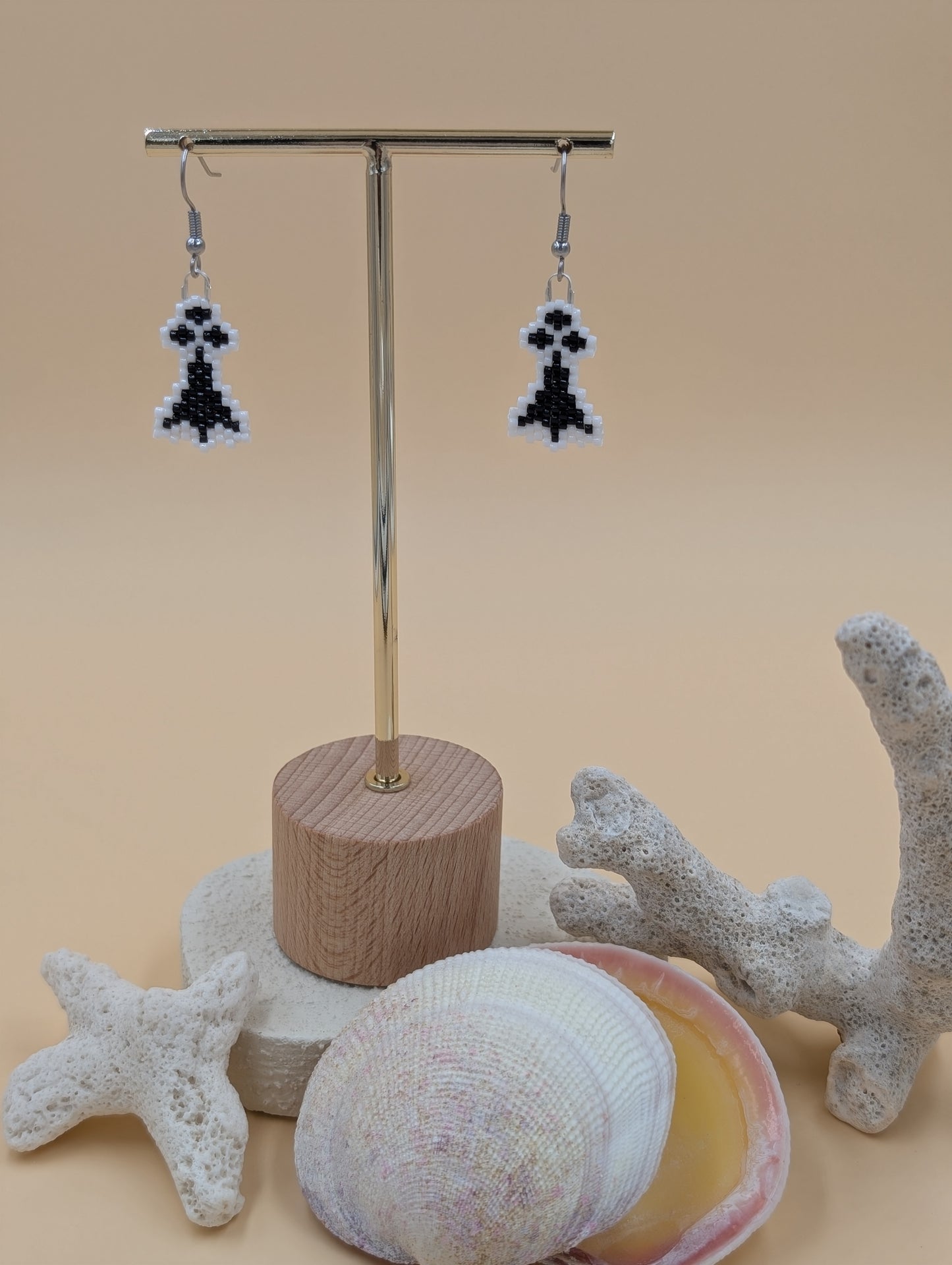 Boucles d’oreilles artisanales pendantes Hermines, en perles Miyuki