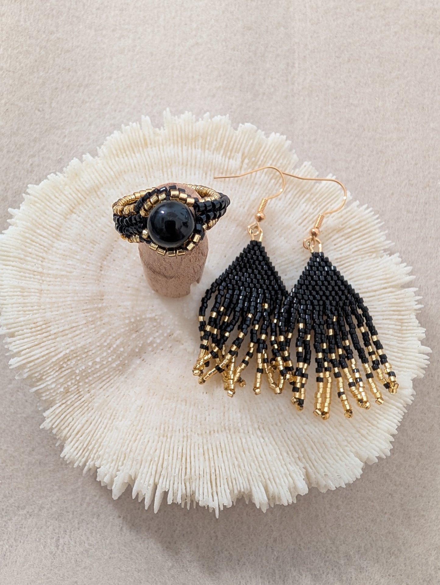 Boucles d'oreilles artisanales Aurora, à franges, tissées en perles Miyuki