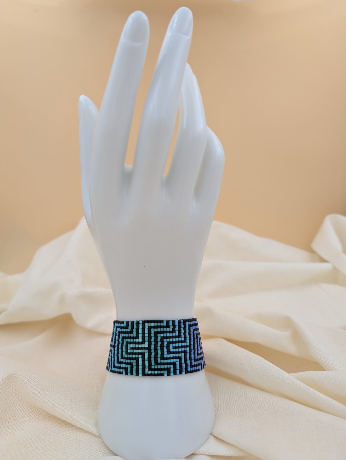 Bracelet artisanal Abysses, en perles Miyuki