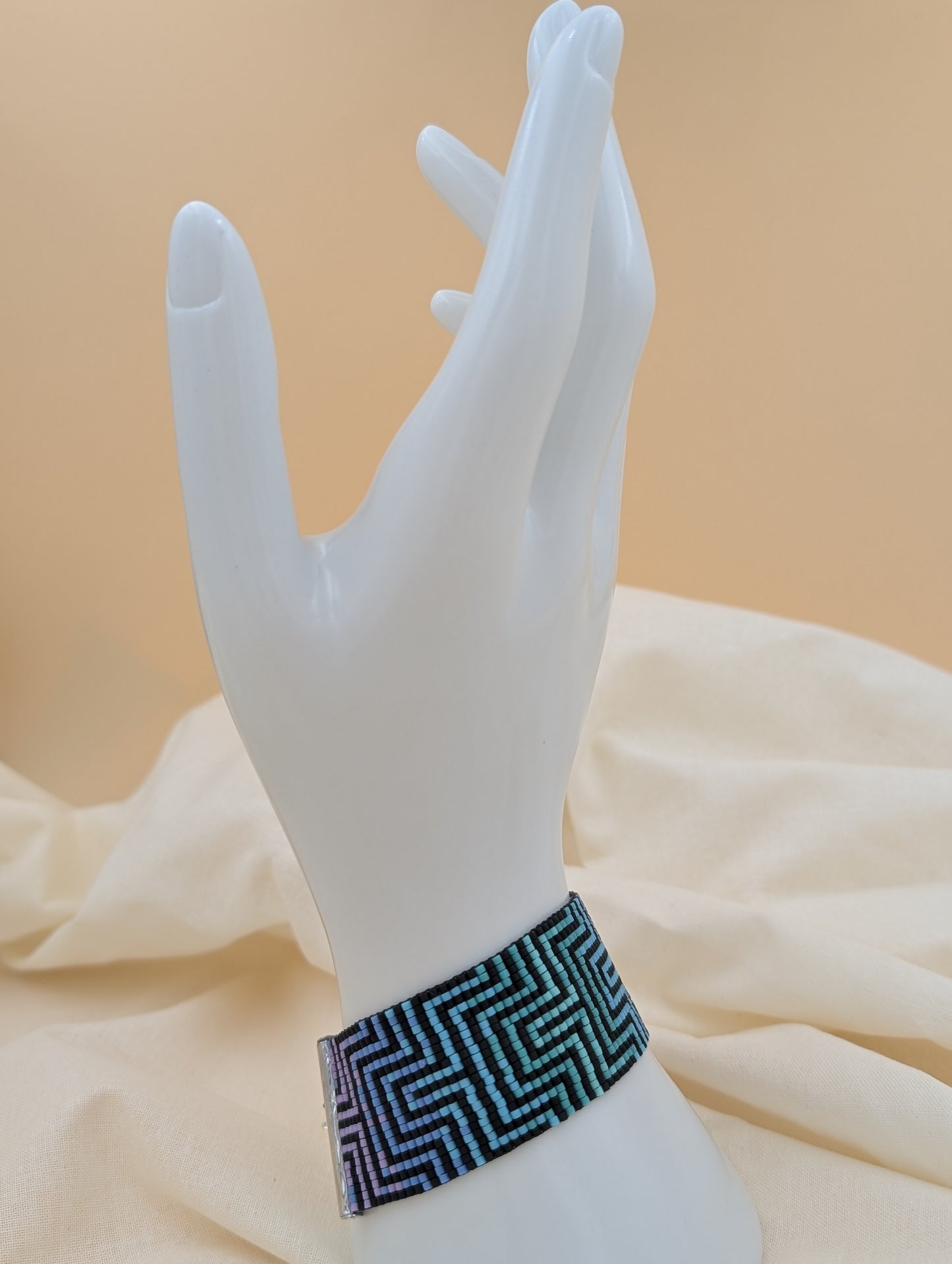 Bracelet artisanal Abysses, en perles Miyuki
