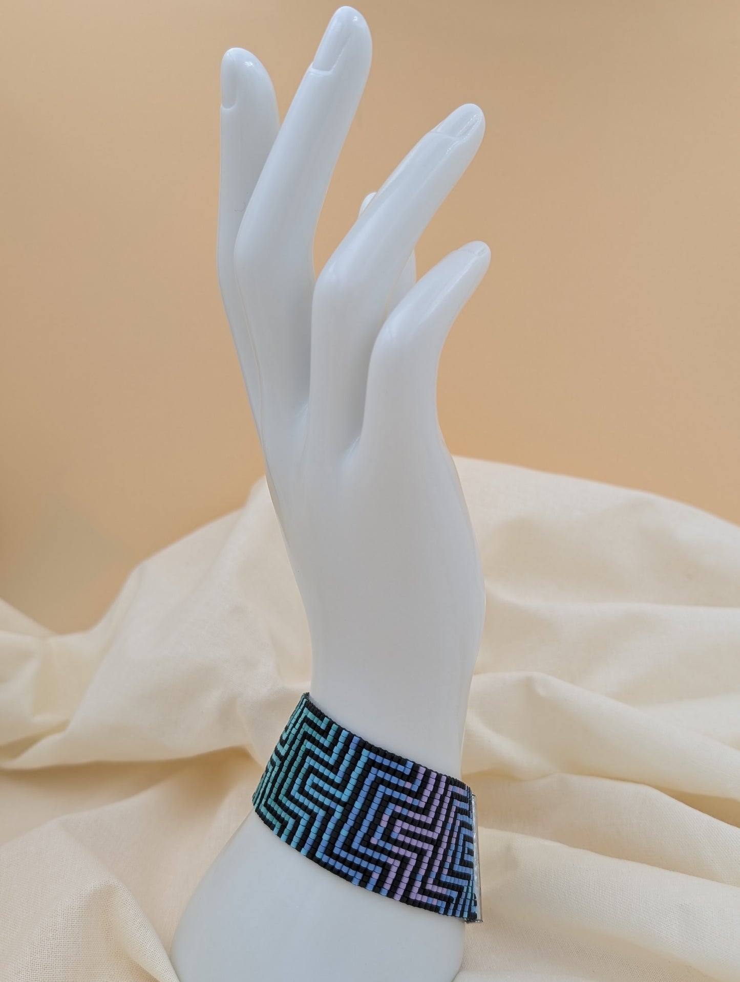 Bracelet artisanal Abysses, en perles Miyuki