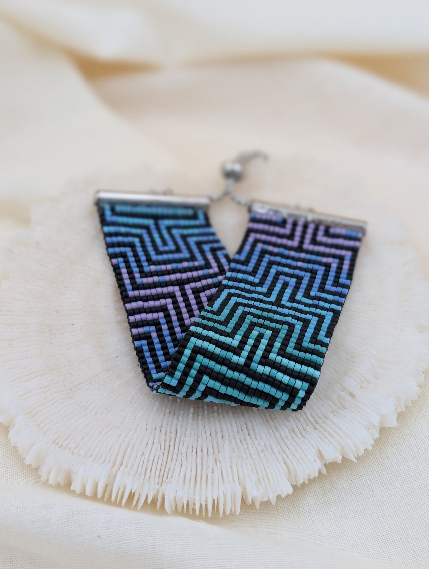 Bracelet artisanal Abysses, en perles Miyuki