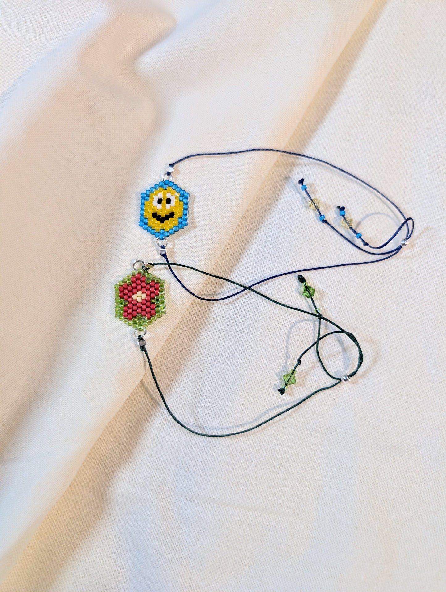 Bracelet artisanal réglable Emoji : "Smile", "Fleur" ou "Peace"