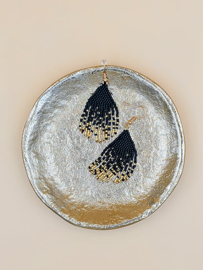 Boucles d'oreilles artisanales Aurora,  à franges, tissées en perles Miyuki