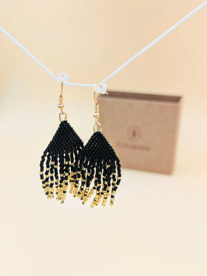 Boucles d'oreilles artisanales Aurora,  à franges, tissées en perles Miyuki