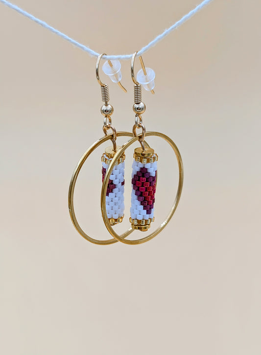 Boucles d’oreilles artisanales pendantes Cupidon, tissées en perles Miyuki