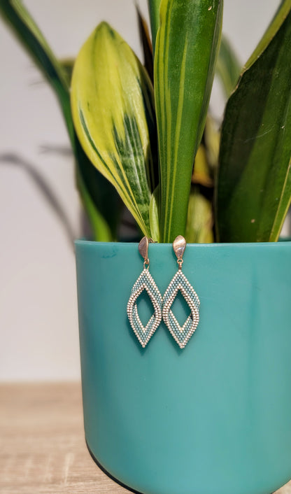 Boucles d'oreilles artisanales pendantes Freya, tissées en perles Miyuki