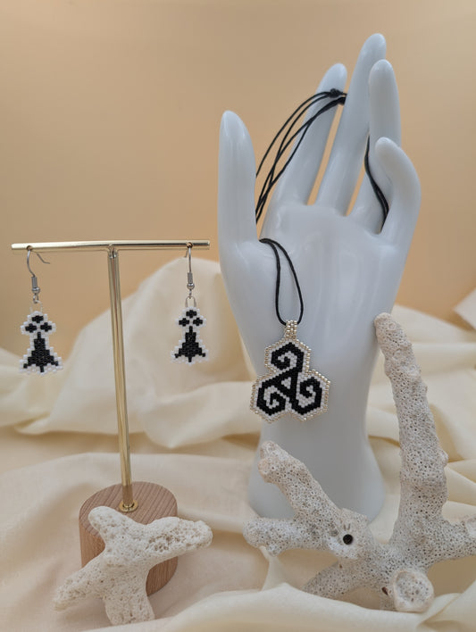 Parure BZH : Collier Triskel et boucles d'oreilles Hermines, en perles Miyuki Delicas
